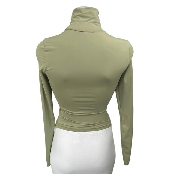Princess Polly Green Long Sleeve Turtleneck Fitted Stretch Crop Top Size 2 - Picture 2 of 4